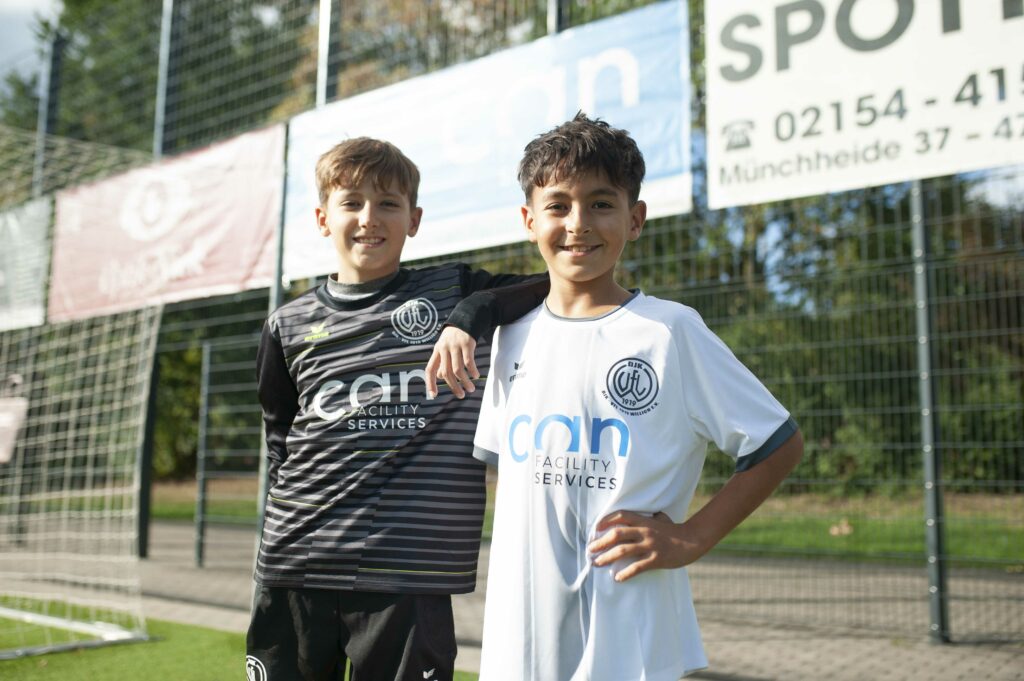 Die neuen Trikots der Fußballjugend des VFL Willich